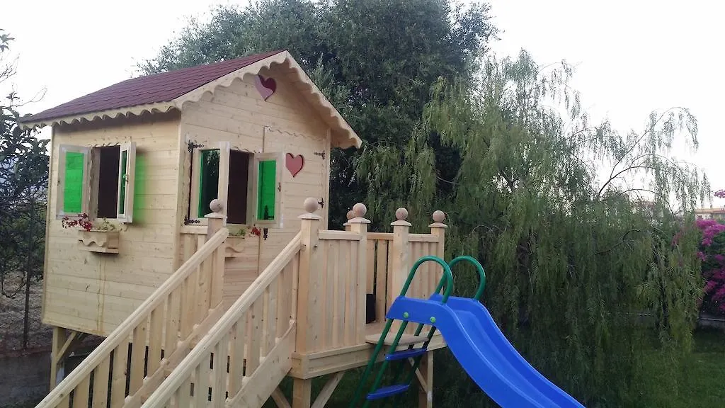 Villa Hibiscus جيارديني ناكسوس 0*,  إيطاليا