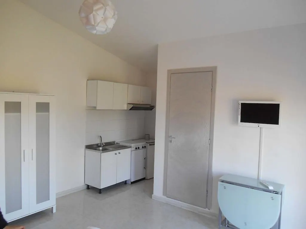 Villa Hibiscus جيارديني ناكسوس 0*,  إيطاليا